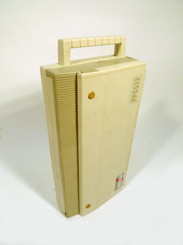 ordenador portatil amstrad 20x50x40 cerrado 50x23x10 (55eu.) 1u